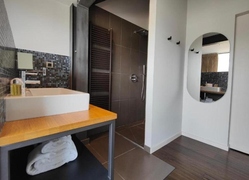Le Petit Letraz Hotel Duingt Kültér fotó